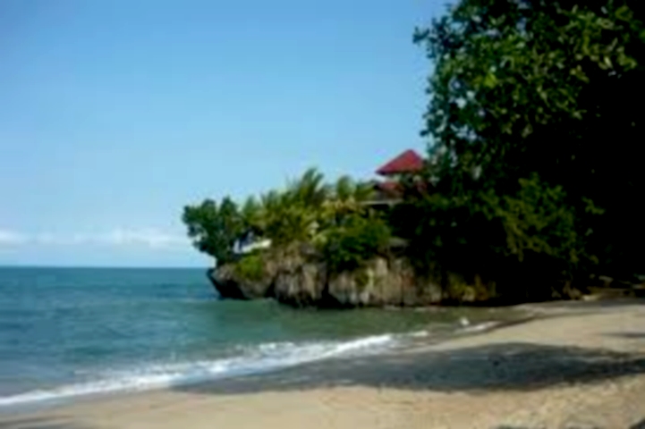 Paska Diguncang Gempa Pantai Carita Sepi Pengunjung IndonesiaPos