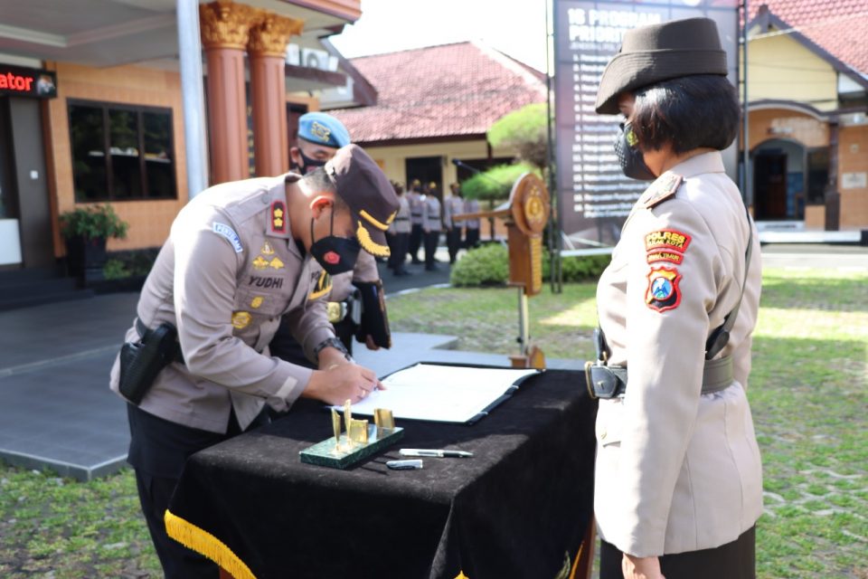 Kapolres Blitar Kota Pimpin Sertijab Wakapolres — IndonesiaPos