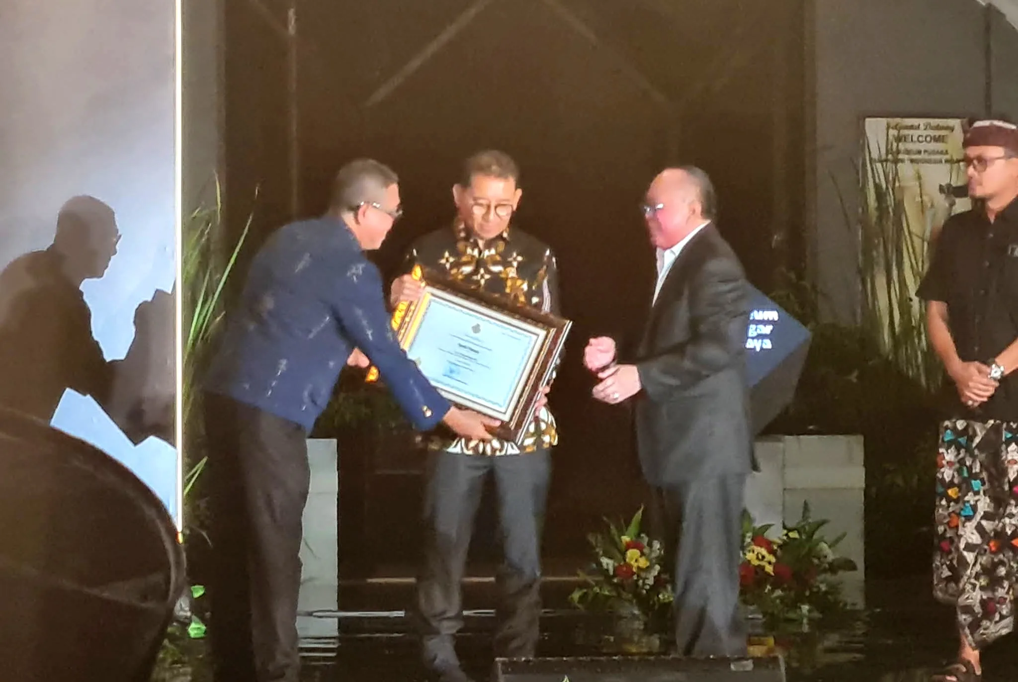 Snki Ismael Thomas Resmi Menerima Award SNKI dari Kementrian Kebudayaan ...